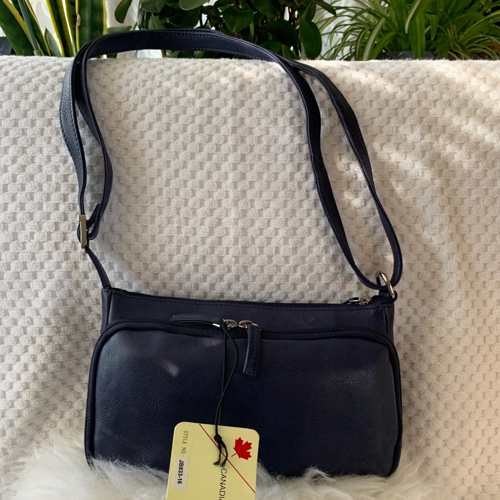 Canadian Traveller Dark Blue Crossbody Bag – Premium Soft Leather for On-the-Go